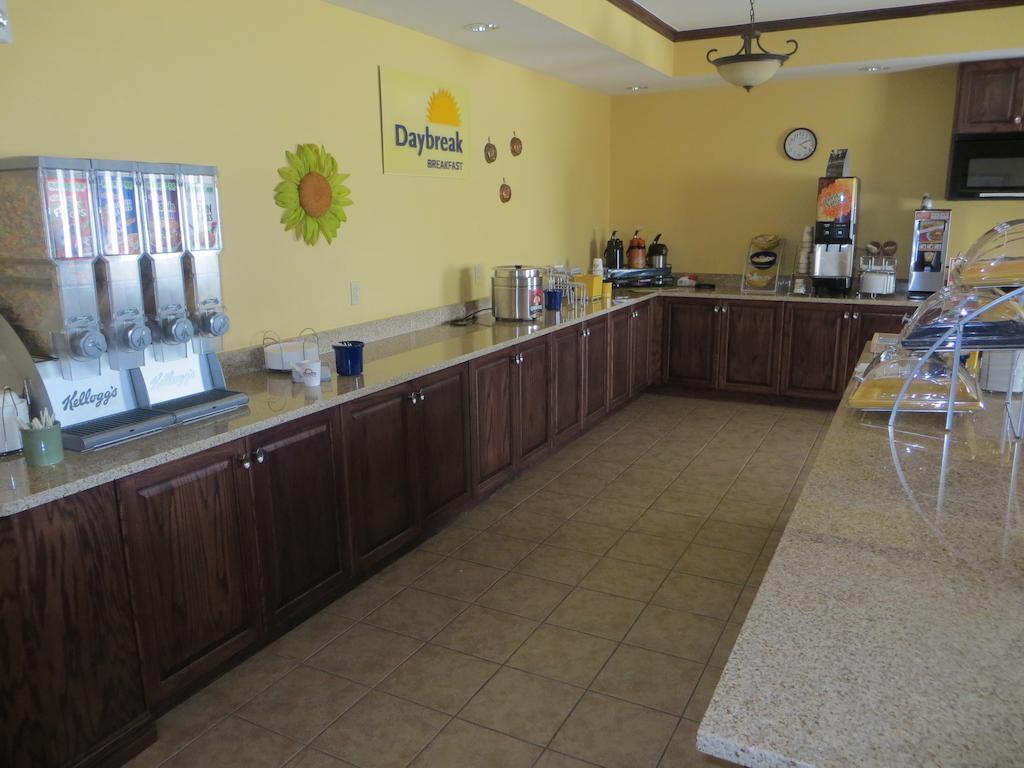 Days Inn By Wyndham Ellis Ngoại thất bức ảnh