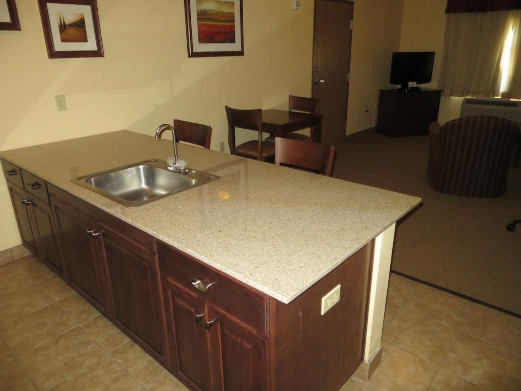 Days Inn By Wyndham Ellis Ngoại thất bức ảnh