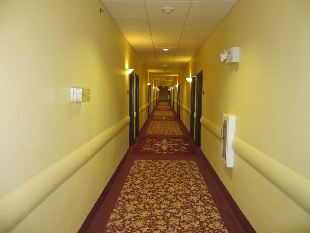 Days Inn By Wyndham Ellis Ngoại thất bức ảnh